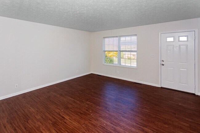 Foto del edificio - DELHI TOWNSHIP-Cute updated 3 bedroom 2bath ranch in OHSD w/huge 2 car garage