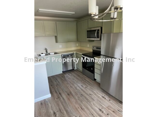 Building Photo - Brand New 3 bedroom townhouse Condos w/garage