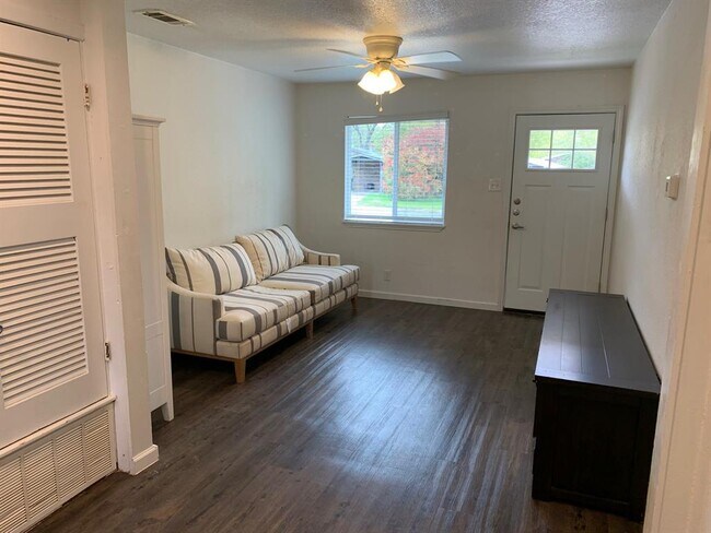 Foto del edificio - 4906 Hawk Cove