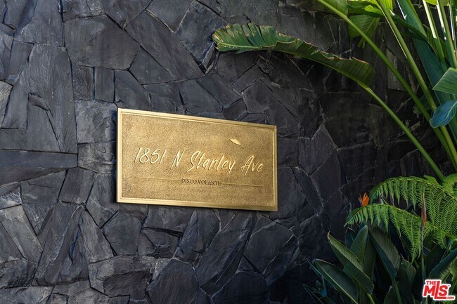 Foto del edificio - 1851 N Stanley Ave