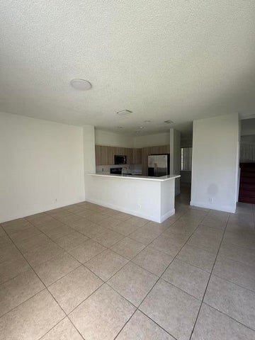 Foto del edificio - 686 Lone Pine Ln