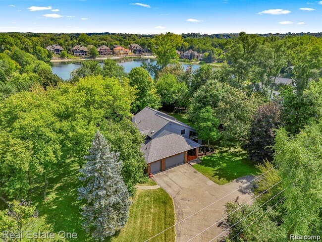 Foto del edificio - 18990 Beck Rd