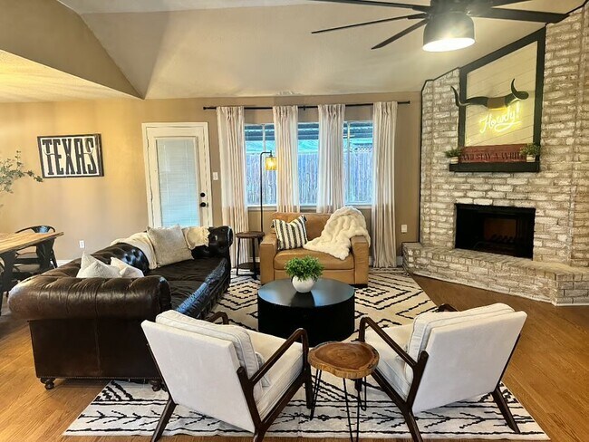 Foto del edificio - 2406 Strait Ln