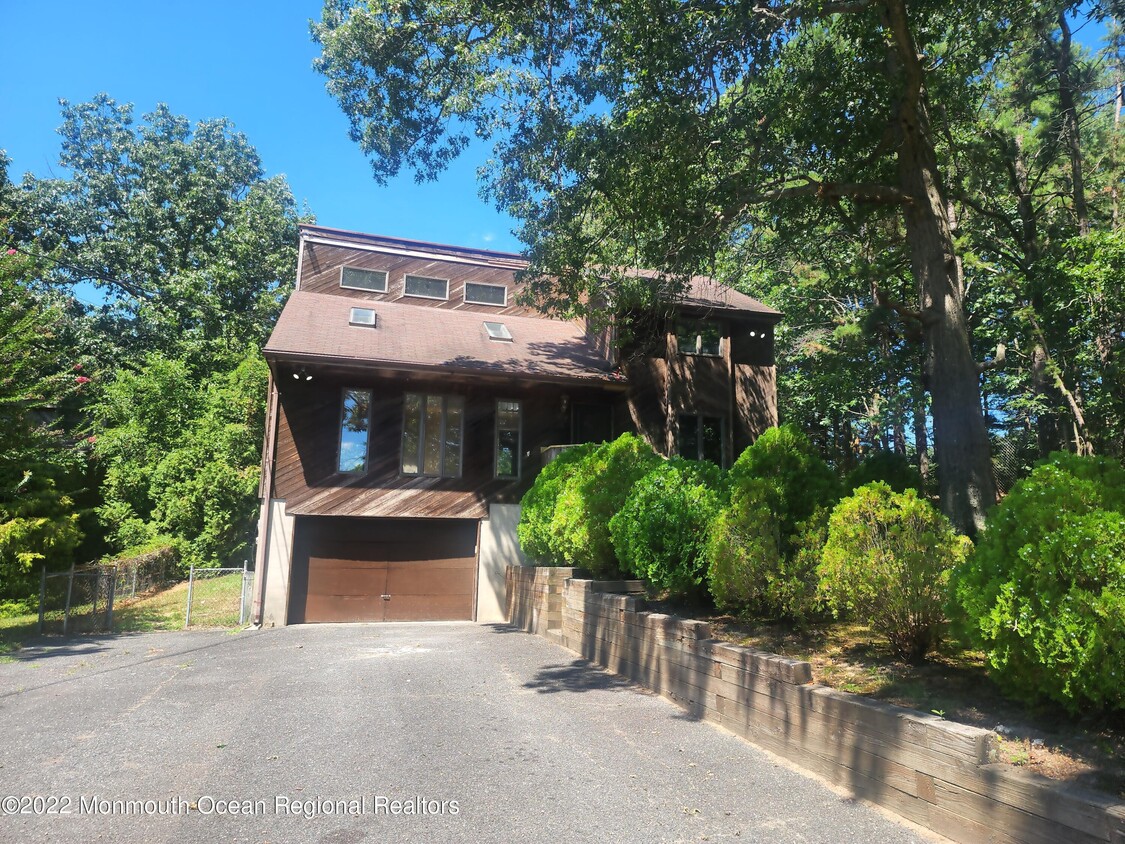 Foto principal - 252 Aldrich Rd