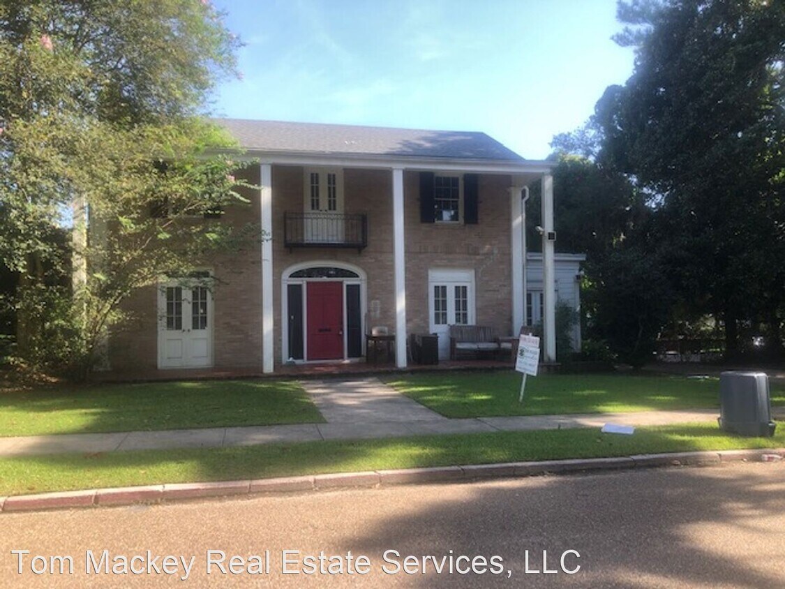Primary Photo - 4 br, 2.5 bath House - 267 E. Chimes St.
