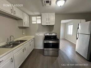 Building Photo - 927 S 35th Ave