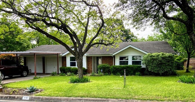 Foto del edificio - 11511 N Oaks Dr