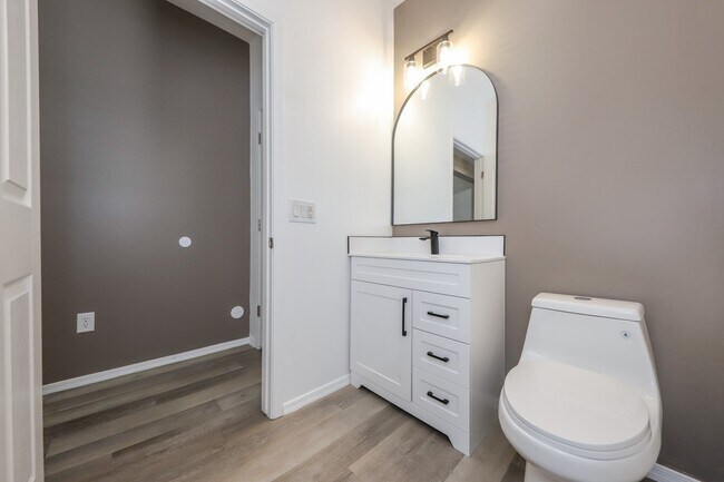 Foto del edificio - 718 S Harry P Stagg Dr