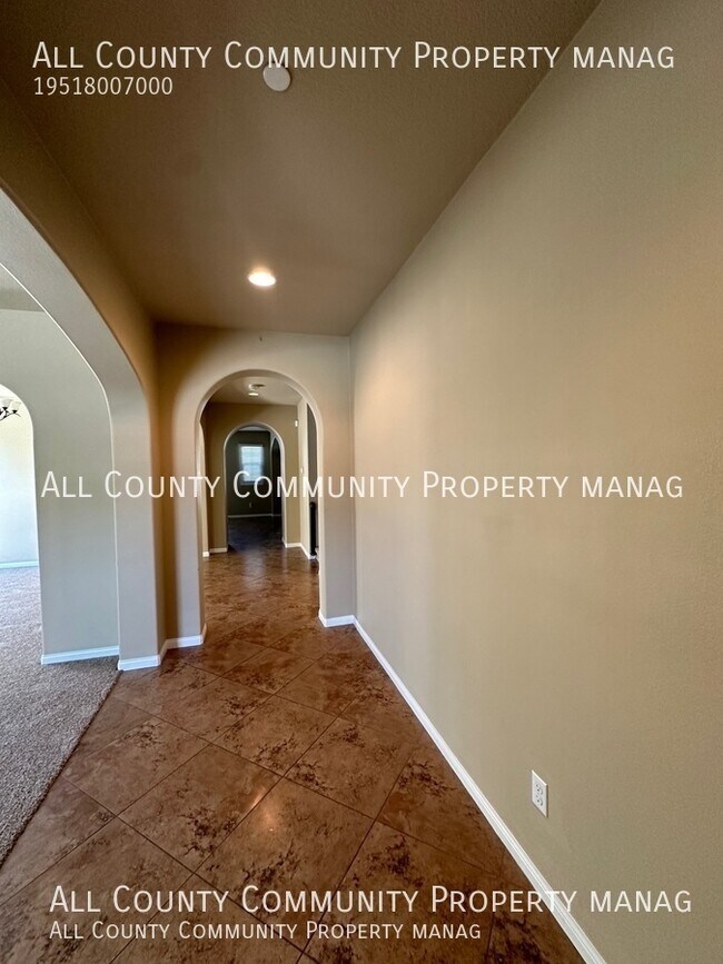 Building Photo - 4 Bed 3 Bath with Large Loft in Wolf Creek...