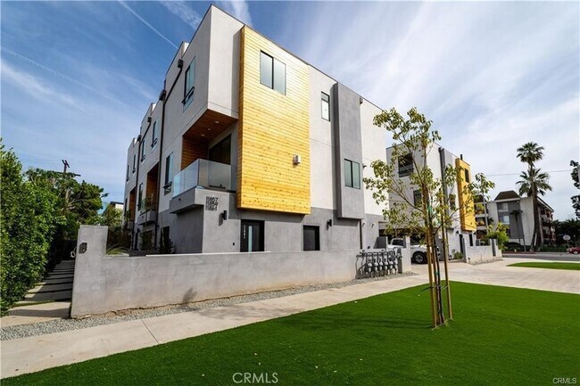 Foto del edificio - 11858 W Flower Ln