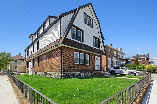 Building Photo - 1001 80th St