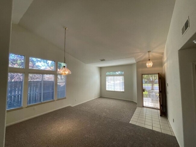 Foto del edificio - Rocklin four bedroom