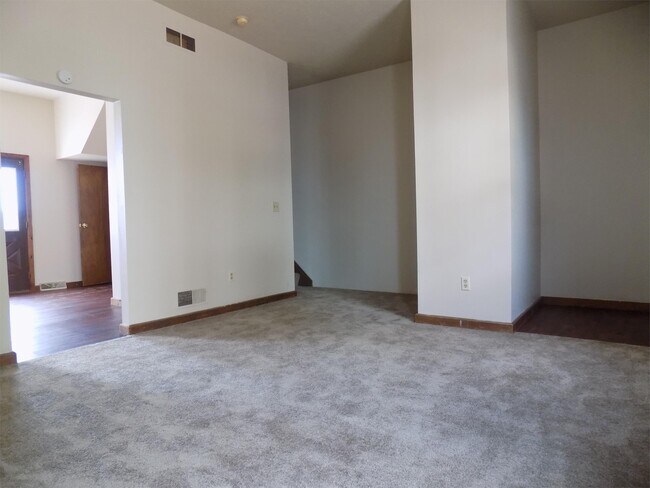 Building Photo - 2125 Straubs Ln