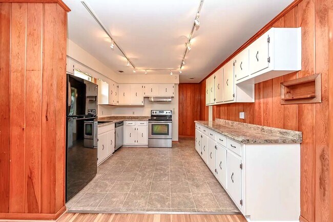 Building Photo - 107 McBratney Dr