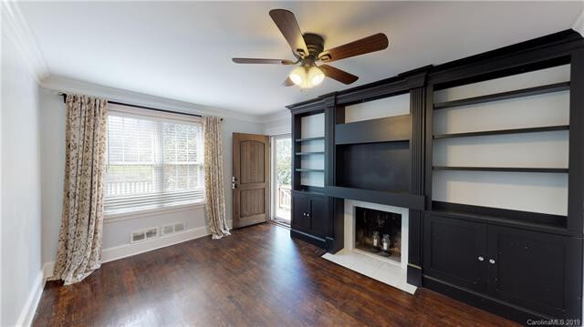 Foto del edificio - Adorable and clean Midwood cottage.
