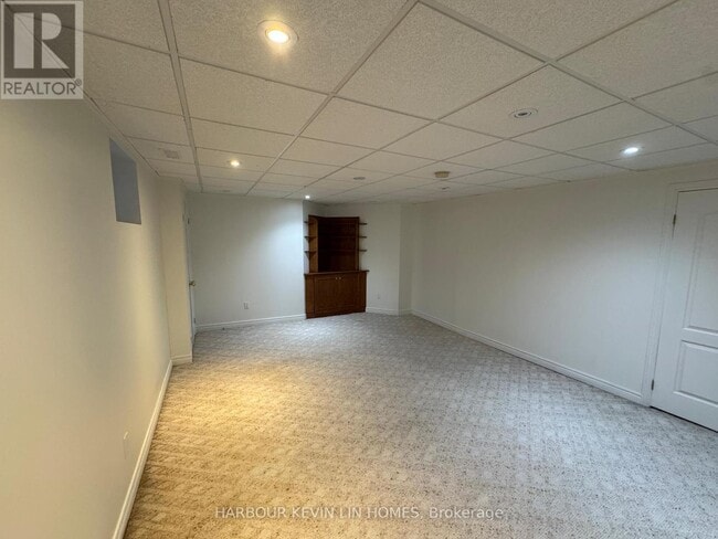 Building Photo - 25 Desert View Crescent