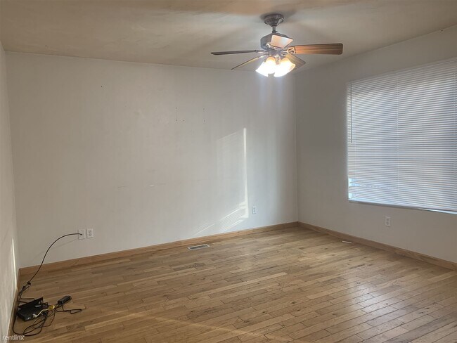 Building Photo - 1324 Knollwood Ave