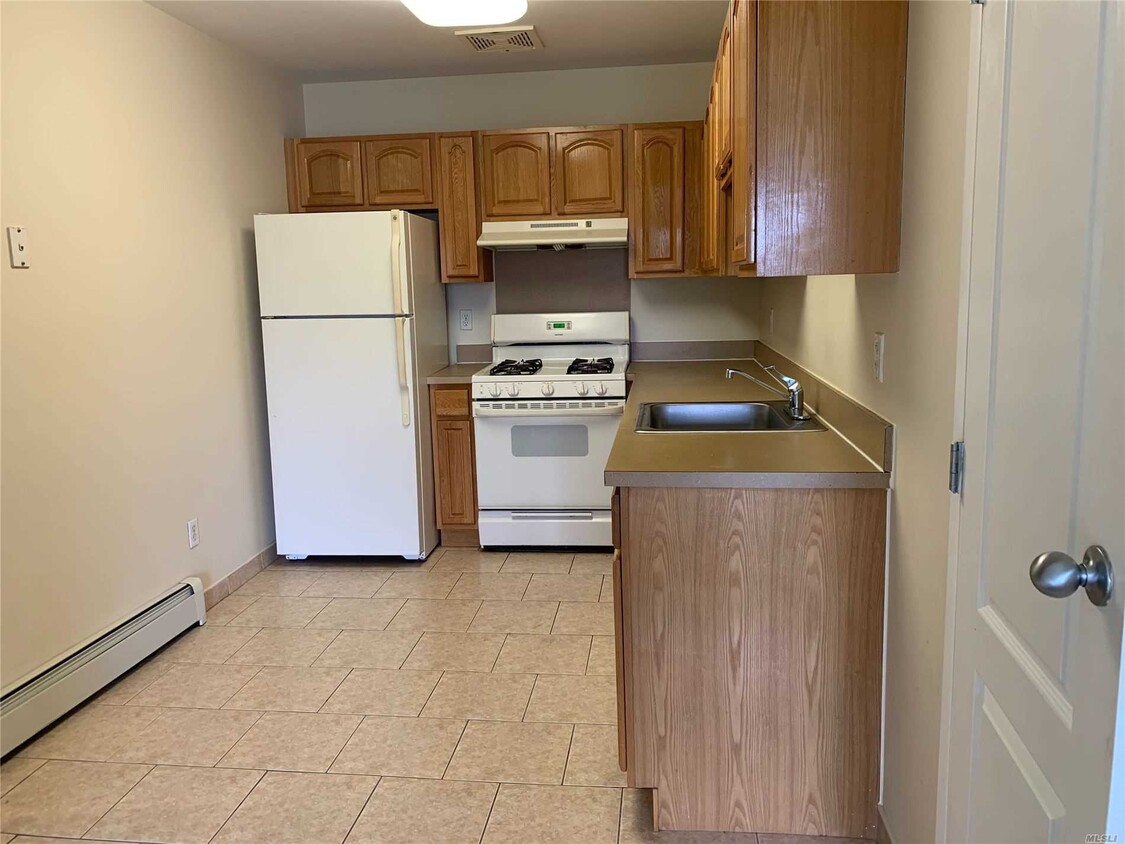 Primary Photo - 177-16 S Conduit Ave