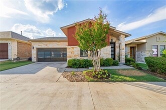 Building Photo - 309 Jeffrey David Ln W