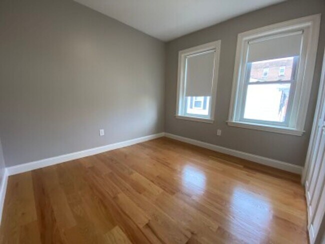 Foto del edificio - 4 Bed 2 Bath - East Cambridge - 9/1