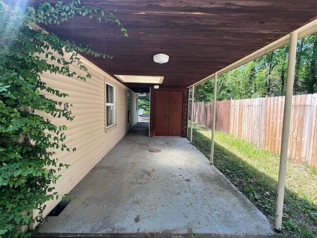 Foto del edificio - SPACIOUS HOME IN TRAVERSE CITY LOCATED NEAR NMC & EAST BAY