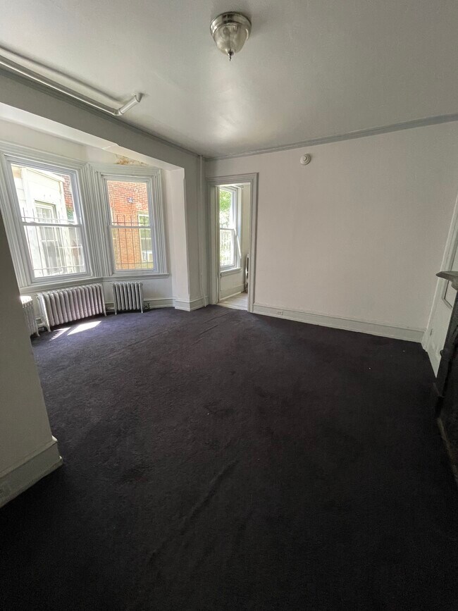 Building Photo - 208 S 41st St