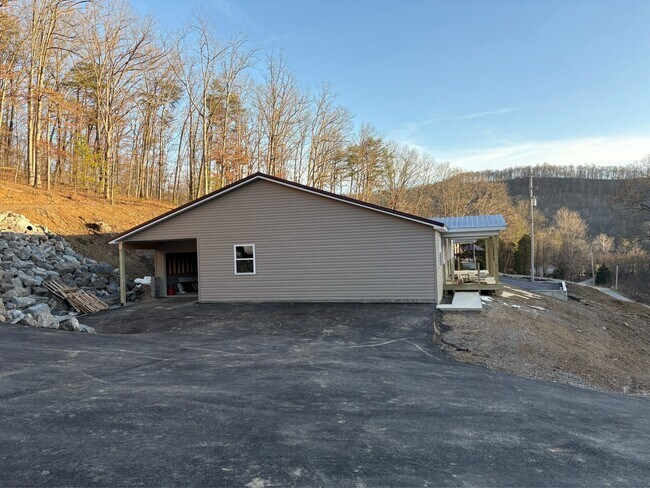 Foto del edificio - 276 Barker Road APT B