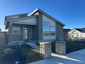 Building Photo - 3203 NE Boulder Crk Dr