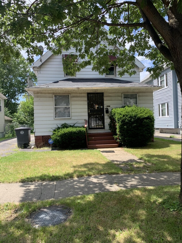 Primary Photo - 2818 E 119th St