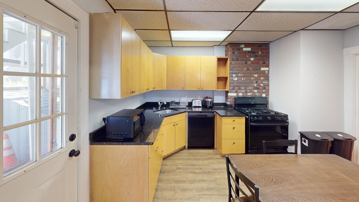 Photo - Private bedroom in 3 bed/1 bath Home