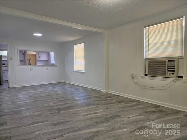 Foto del edificio - 714 S Harding Ave