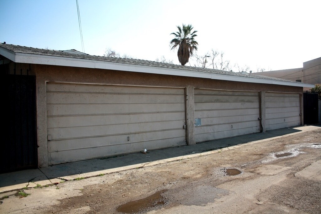 Building Photo - 1337 Simmons Ave