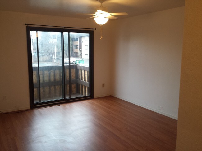 Building Photo - 1046 W 26th Ave