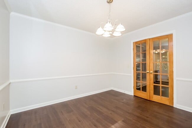 Foto del edificio - 6858 Creekwood Dr