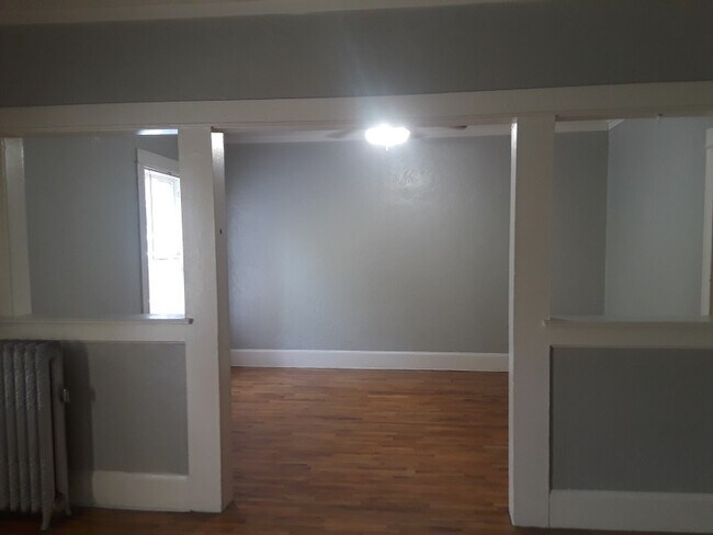 Building Photo - 880 E 100 S