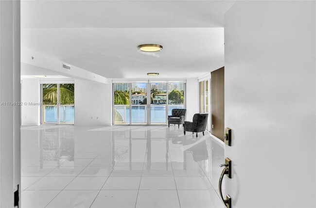 Foto del edificio - 9901 E Bay Harbor Dr
