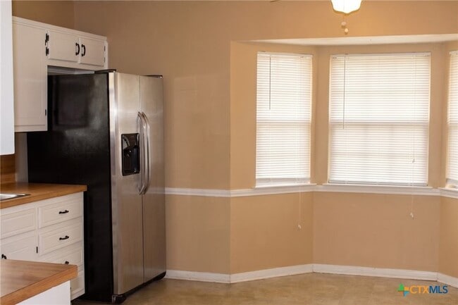 Building Photo - 223 Blanket Dr