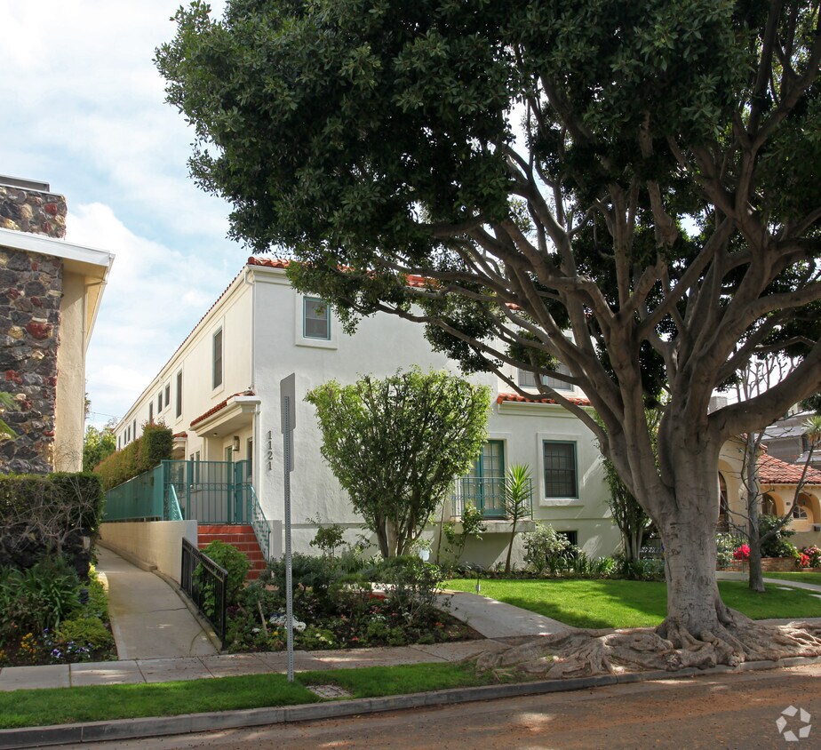Primary Photo - 1121 Princeton St