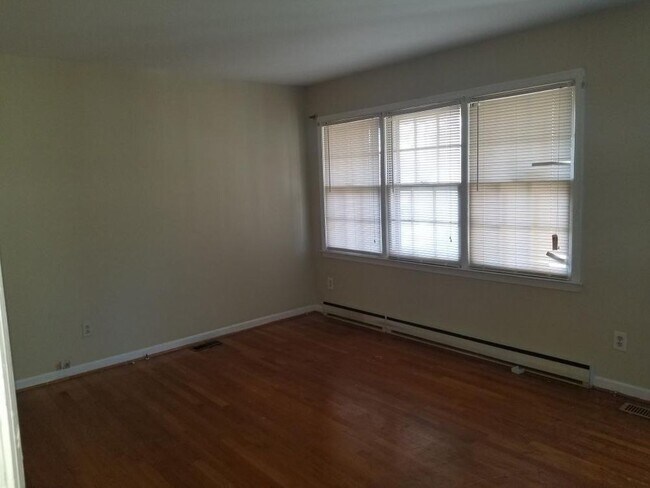 Building Photo - 3 Bedroom Ranch 2 Bath