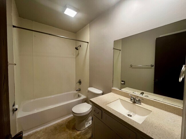 Foto del edificio - 3326 Kendale Dr