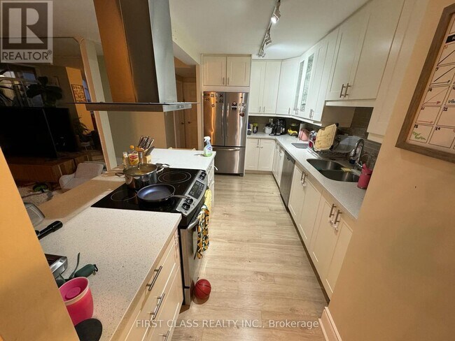 Photo du bâtiment - 3100 Kirwin Ave