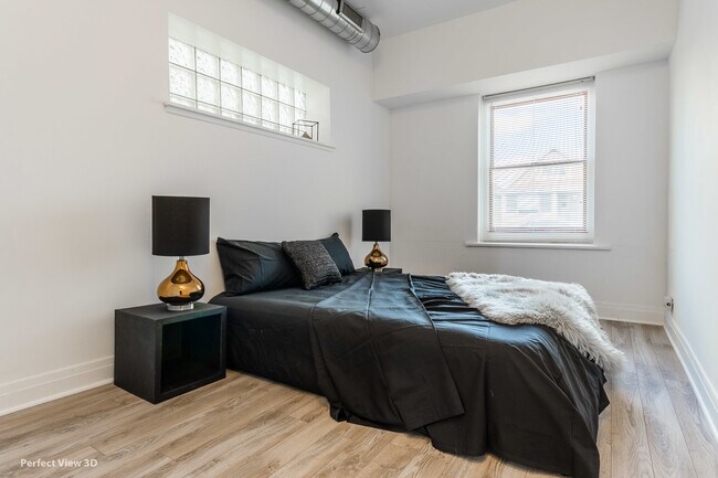 Foto del edificio - 5037 W Byron St