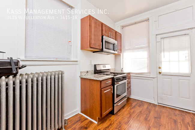 Building Photo - Logan Square 2 Bed, SS Appliances/Dishwash...