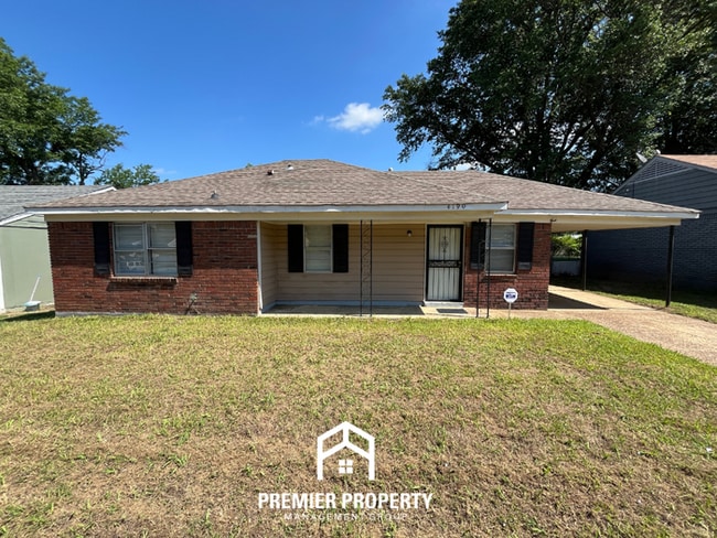 Charming 3BR/1.5BA in 38118 | Hardwood Floors & Spacious Fenced Backyard - Charming 3BR/1.5BA in 38118 | Hardwood Floors & Spacious Fenced Backyard House