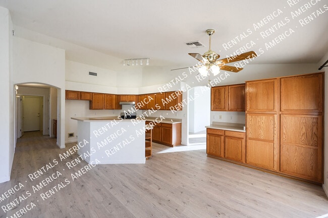 Building Photo - 6911 W Monte Lindo