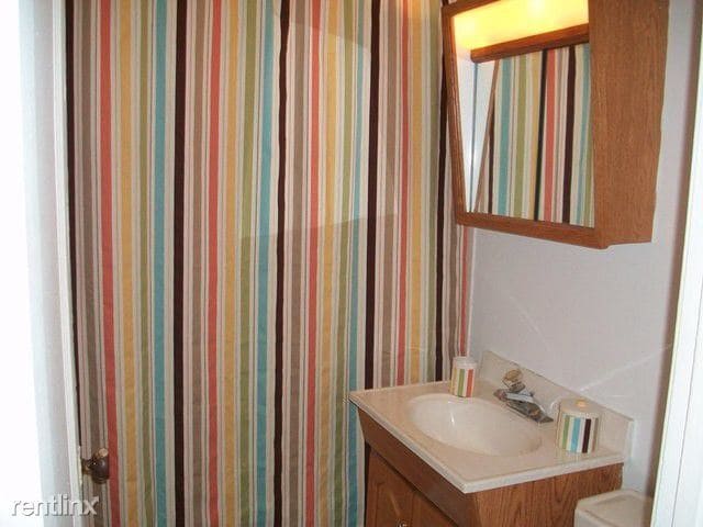 Building Photo - Studio, 1 bath Condo - 3024 N Halsted St
