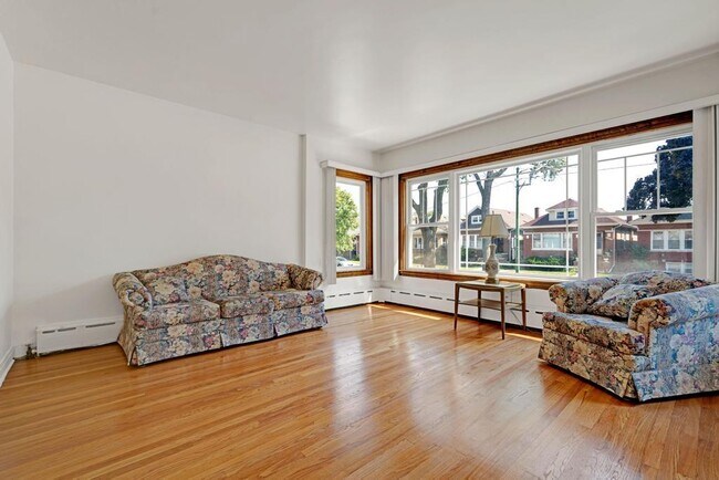 Building Photo - 5034 W Parker Ave