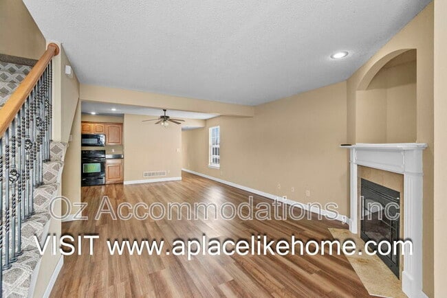 Building Photo - 807 SW Imperial Ln