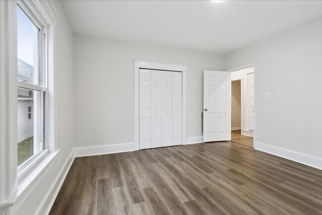 Building Photo - 1307 Holly Ave