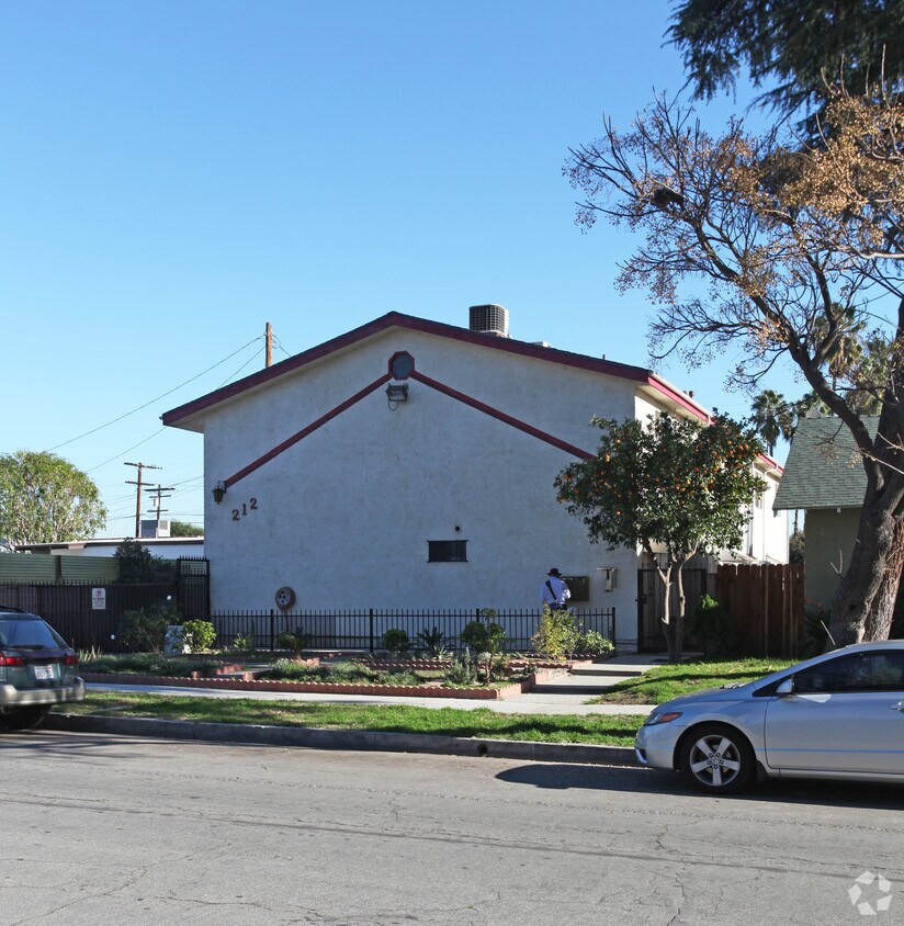 Building Photo - 212 W Linden Ave